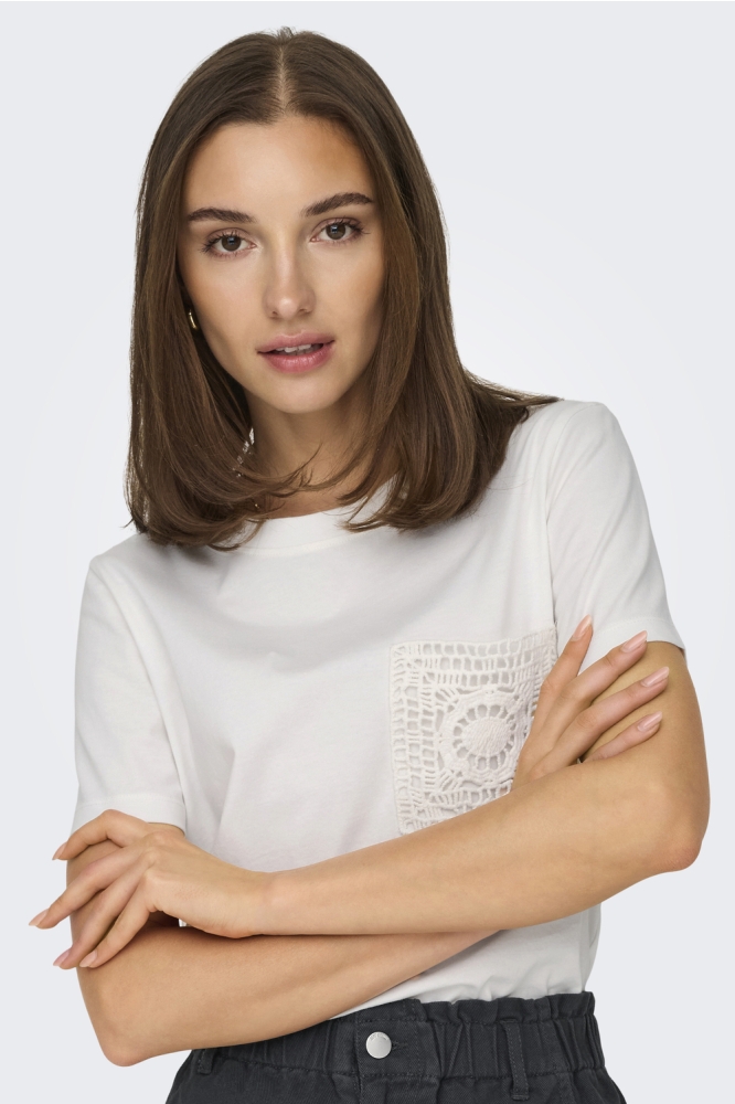 JDYSELMA S/S CROCHET POCKET TOP JRS 15322073 CLOUD DANCER